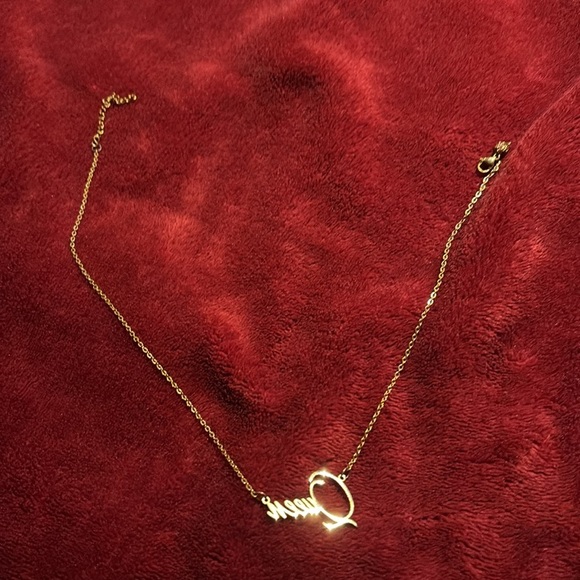 18k Gold plated Queen pendant necklace - Picture 8 of 10